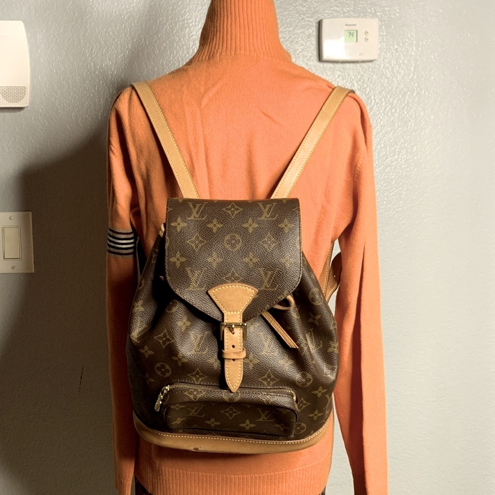 Beautiful Louis Vuitton Montsouris MM Backpack - Picture 14 of 16